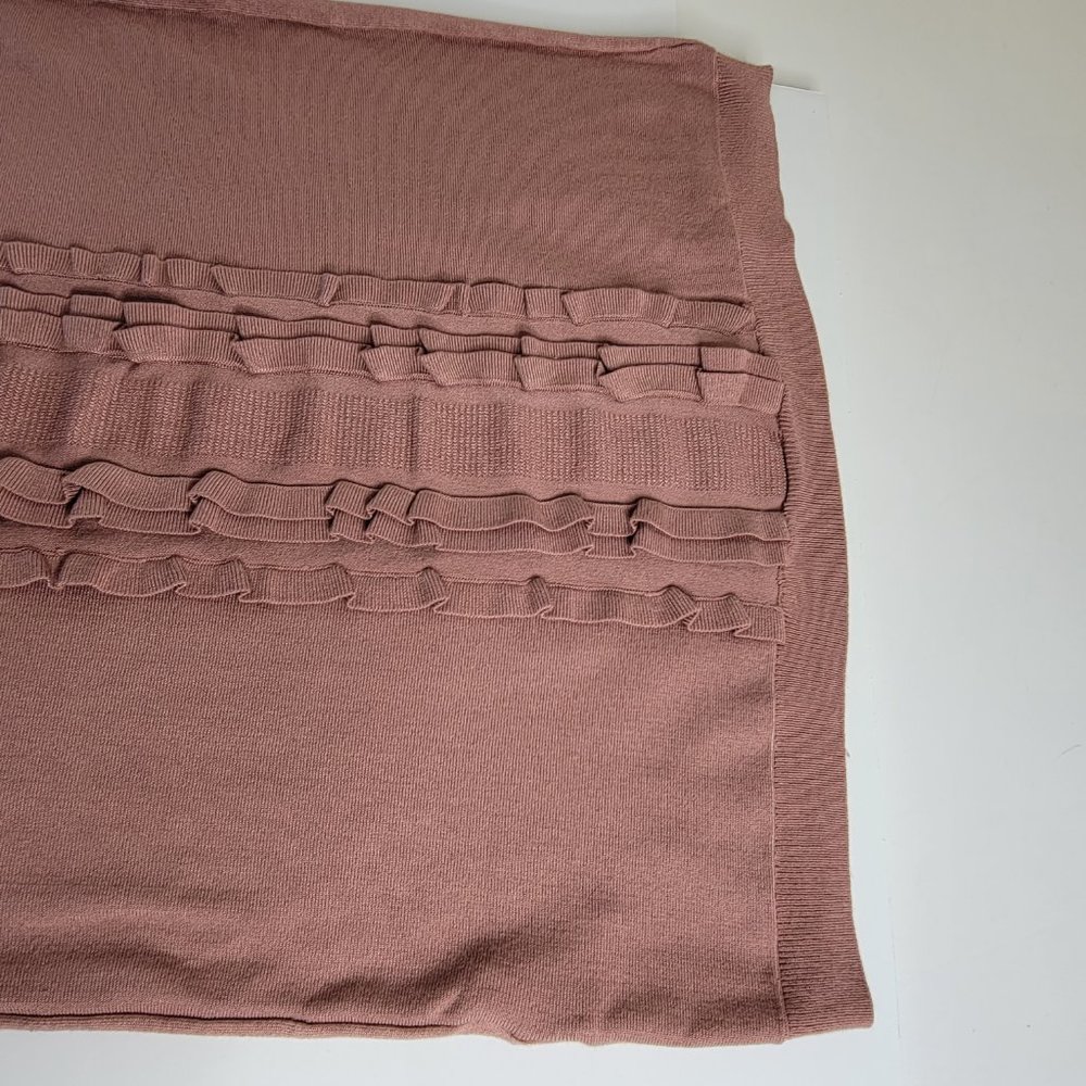 Ann Taylor Loft,   Dusty Rose Knit, size M, center ruffle detail sleeveless top. - Picture 6 of 12